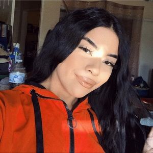 Meet your Posher, Ilima